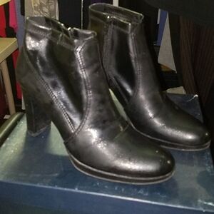 Ashley Judd Patent Black Short Boots 9M